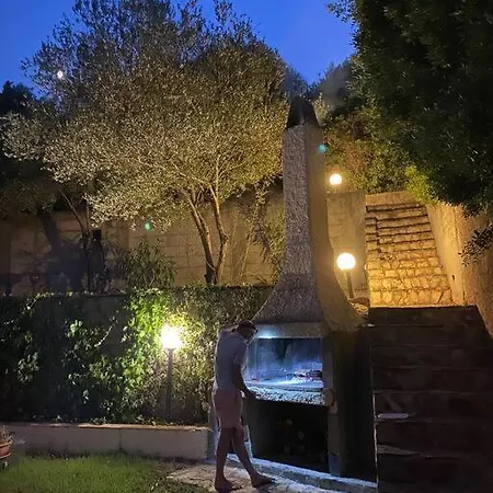 Villa Seaview Villa, 4 Bedrooms, 5 Min Walk To *