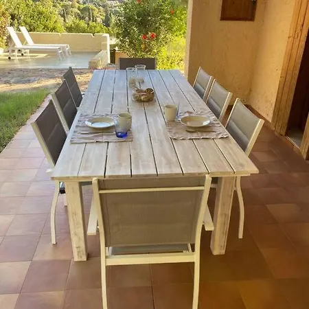 Villa Seaview Villa, 4 Bedrooms, 5 Min Walk To