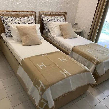 Seaview Villa, 4 Bedrooms, 5 Min Walk To Villa