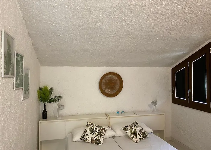Villa Seaview Villa, 4 Bedrooms, 5 Min Walk To