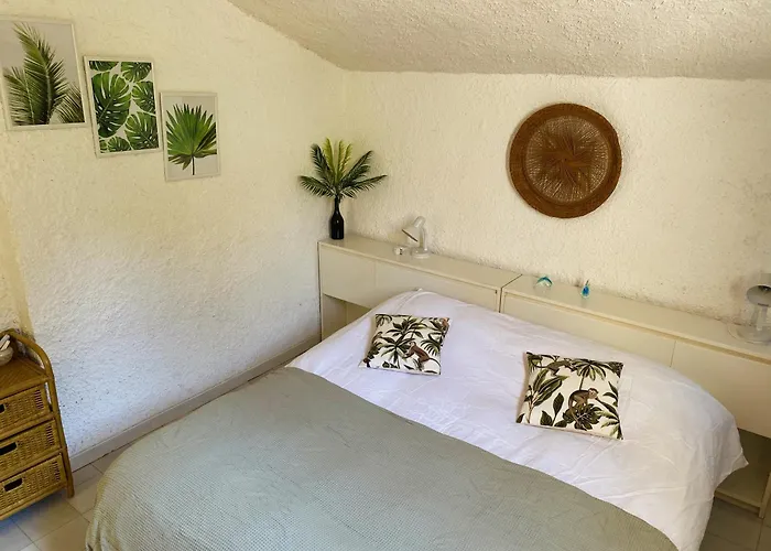 Seaview Villa, 4 Bedrooms, 5 Min Walk To *